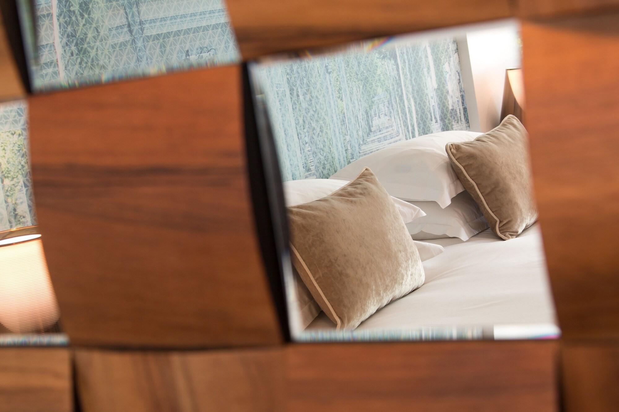 וישי Celestins Spa Thermal & Hotel By Vy Resort מראה חיצוני תמונה A mirror