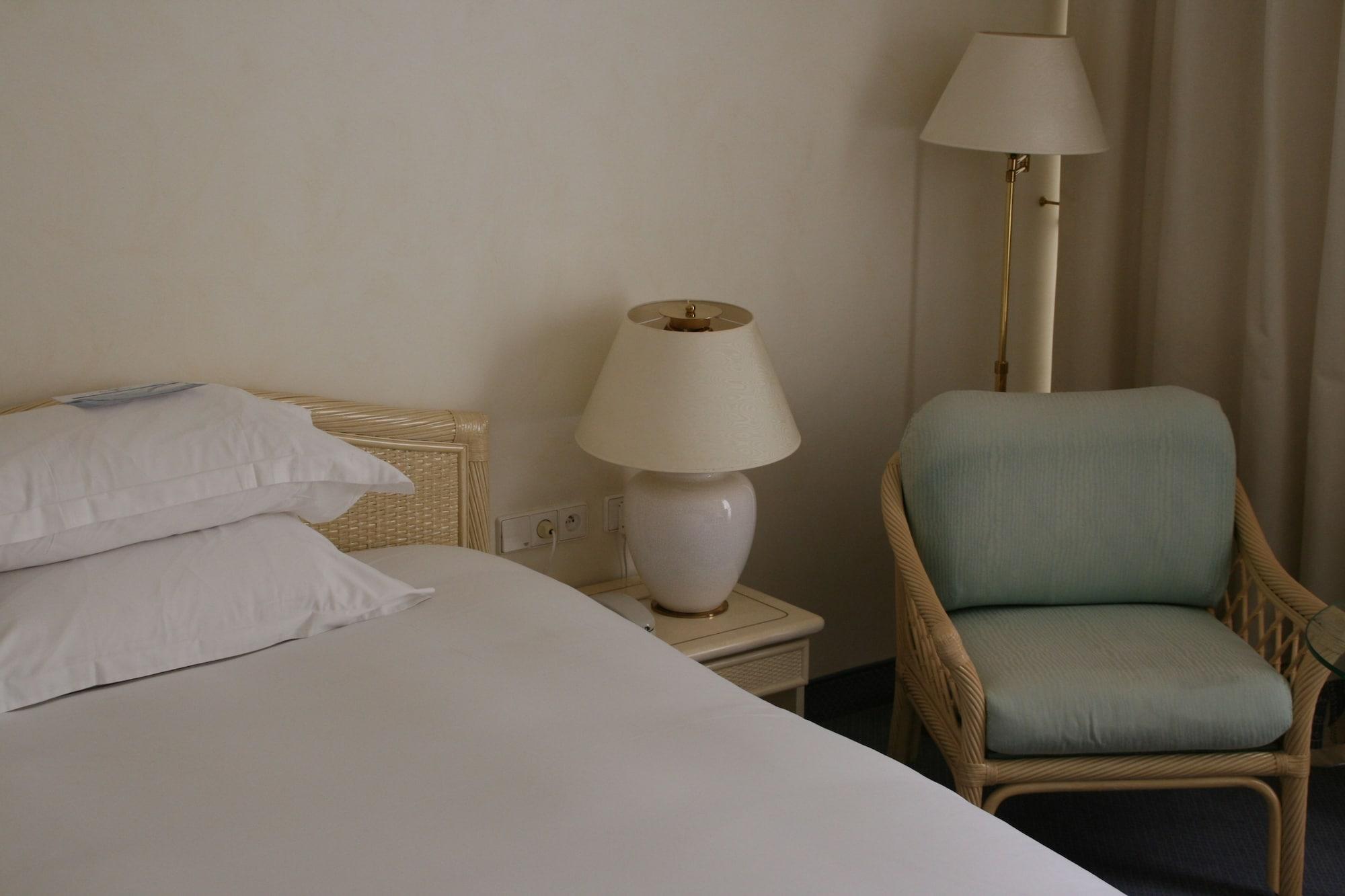 וישי Celestins Spa Thermal & Hotel By Vy Resort מראה חיצוני תמונה A bedroom at the hotel