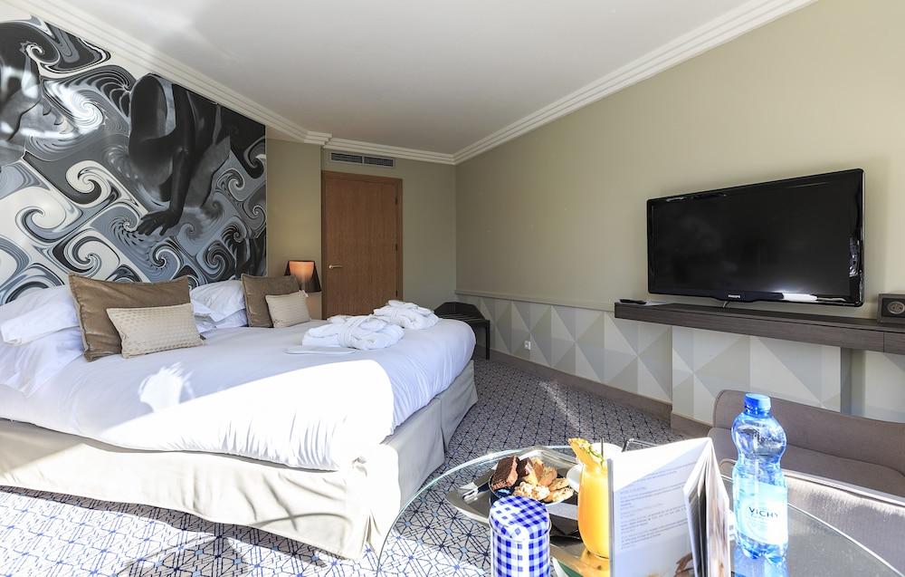 וישי Celestins Spa Thermal & Hotel By Vy Resort מראה חיצוני תמונה A room at the hotel