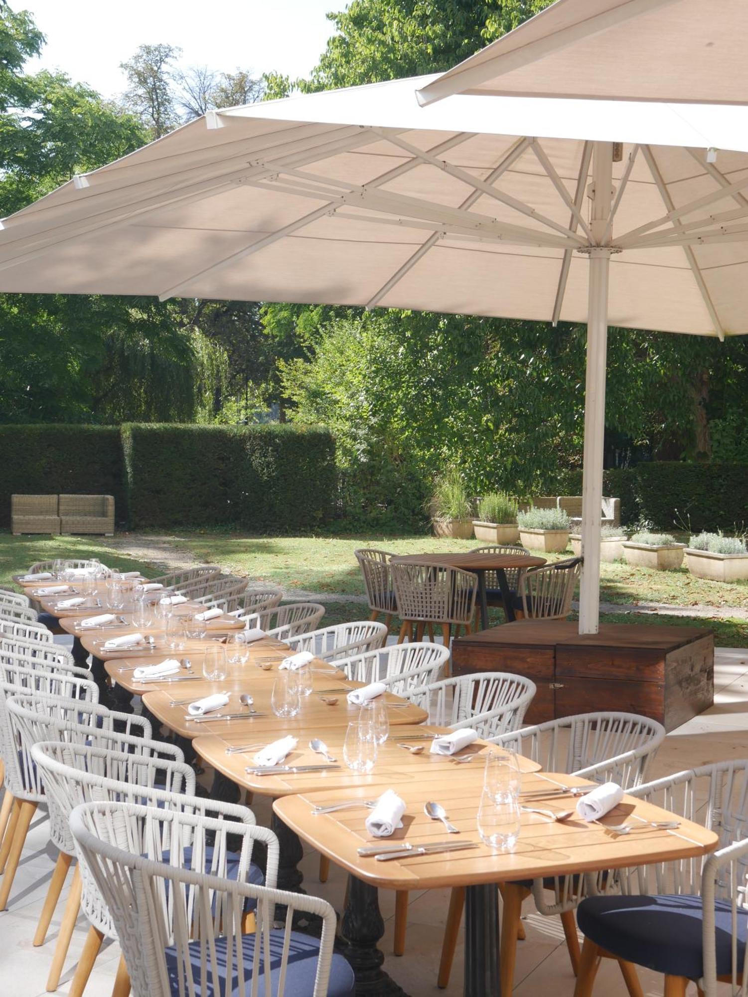 וישי Celestins Spa Thermal & Hotel By Vy Resort מראה חיצוני תמונה The restaurant's garden