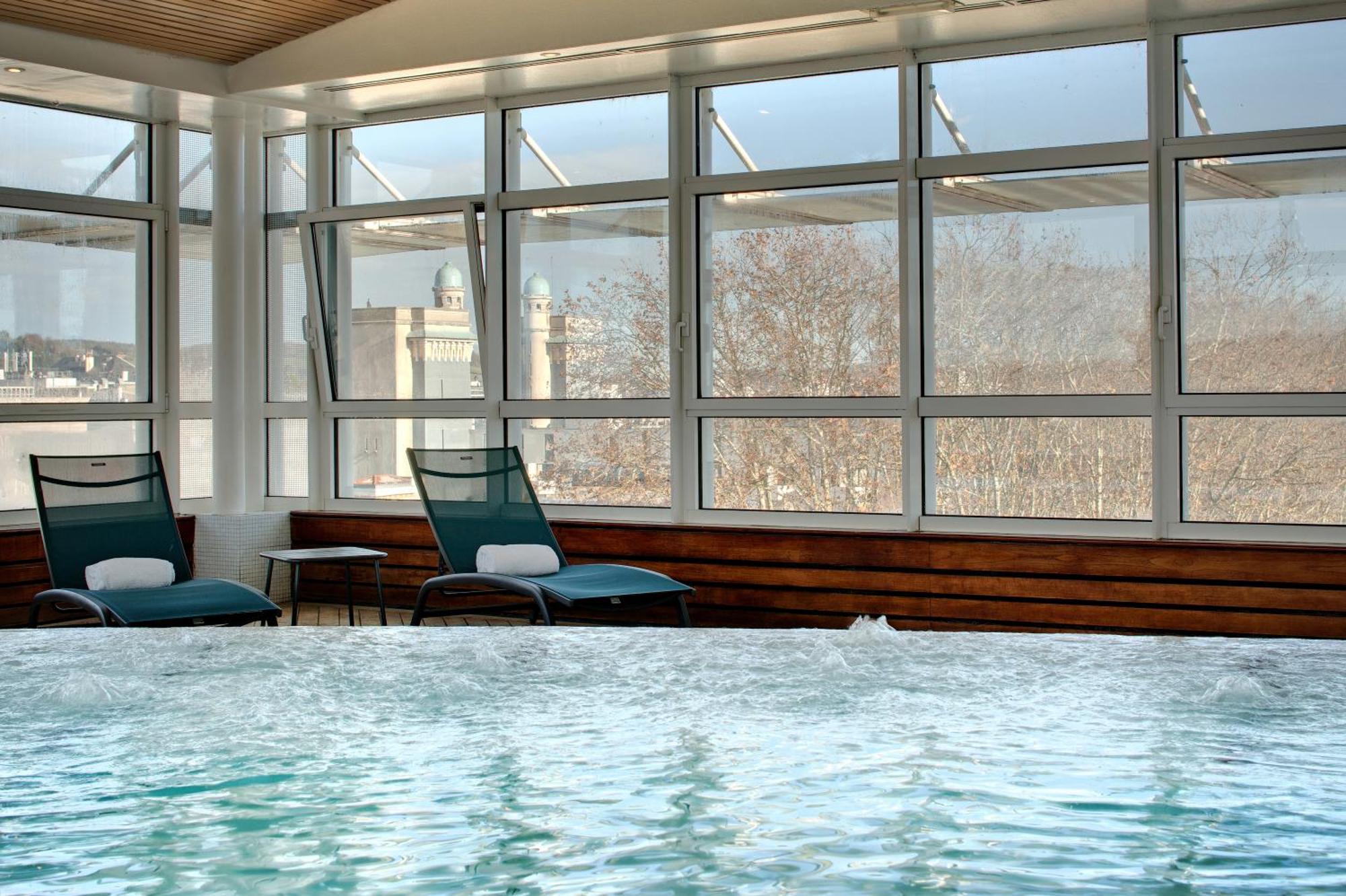 וישי Celestins Spa Thermal & Hotel By Vy Resort מראה חיצוני תמונה The pool at the Westin