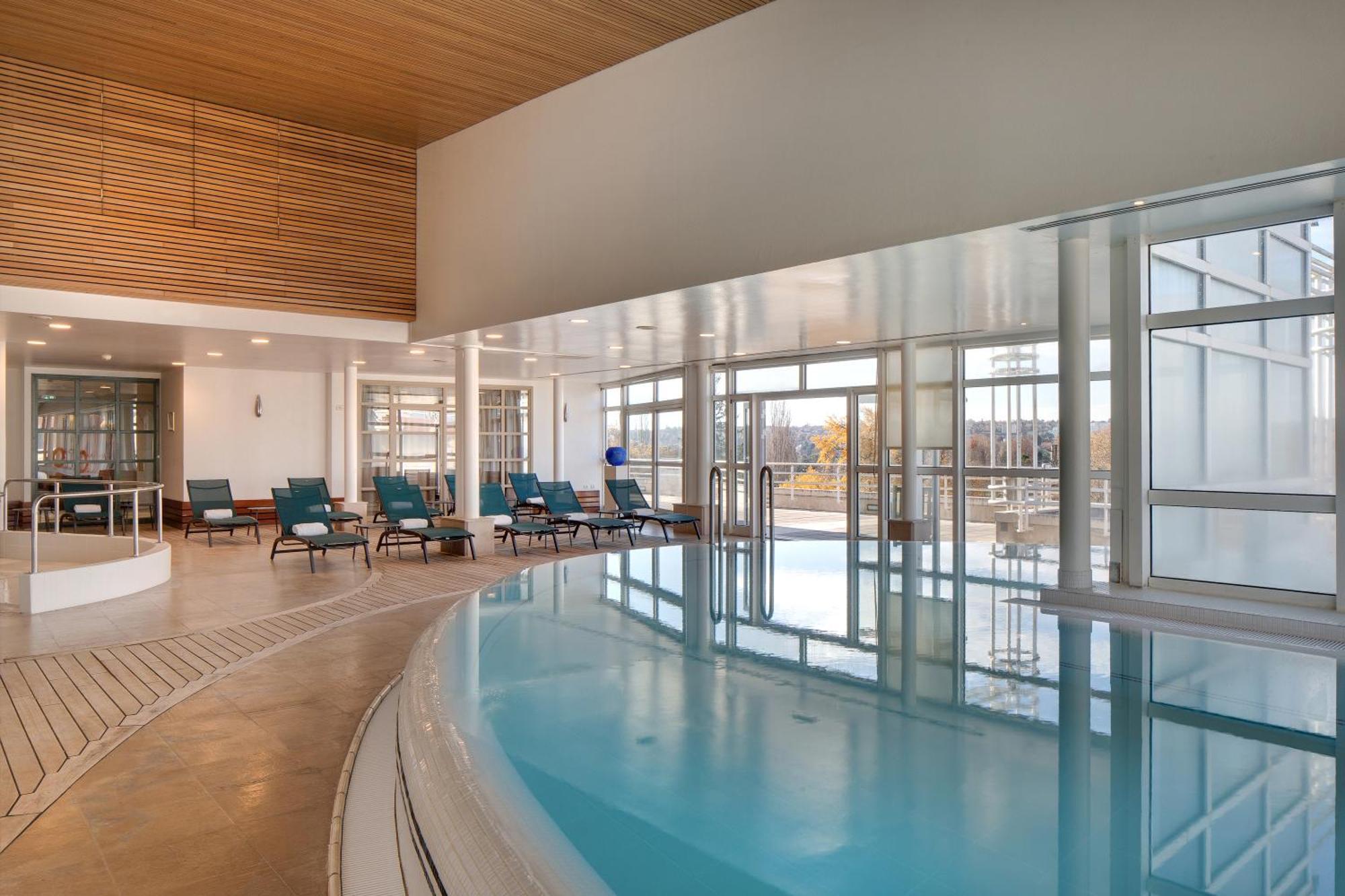 וישי Celestins Spa Thermal & Hotel By Vy Resort מראה חיצוני תמונה The pool at the Hotel