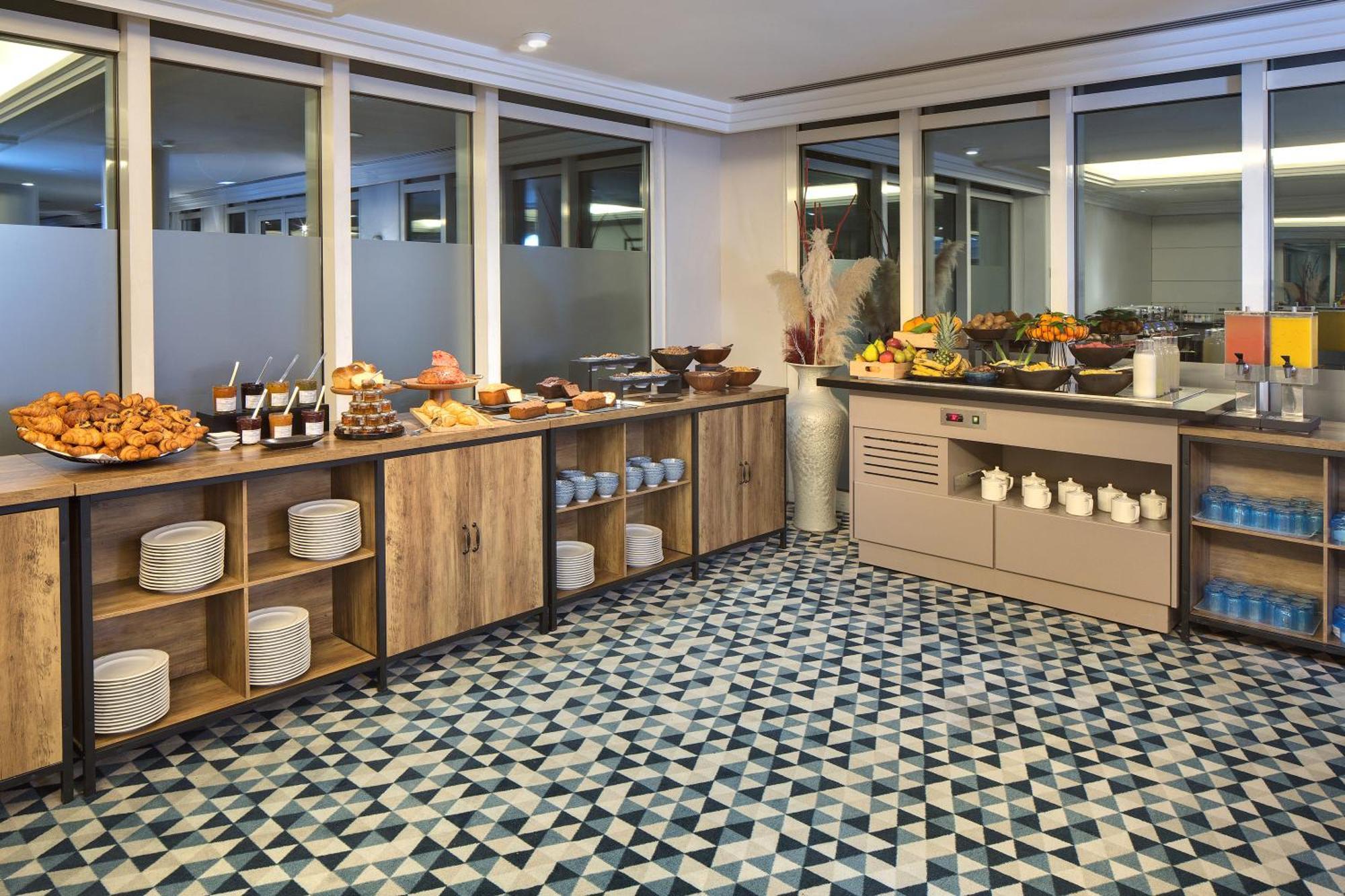 וישי Celestins Spa Thermal & Hotel By Vy Resort מראה חיצוני תמונה The Club at Changi Airport